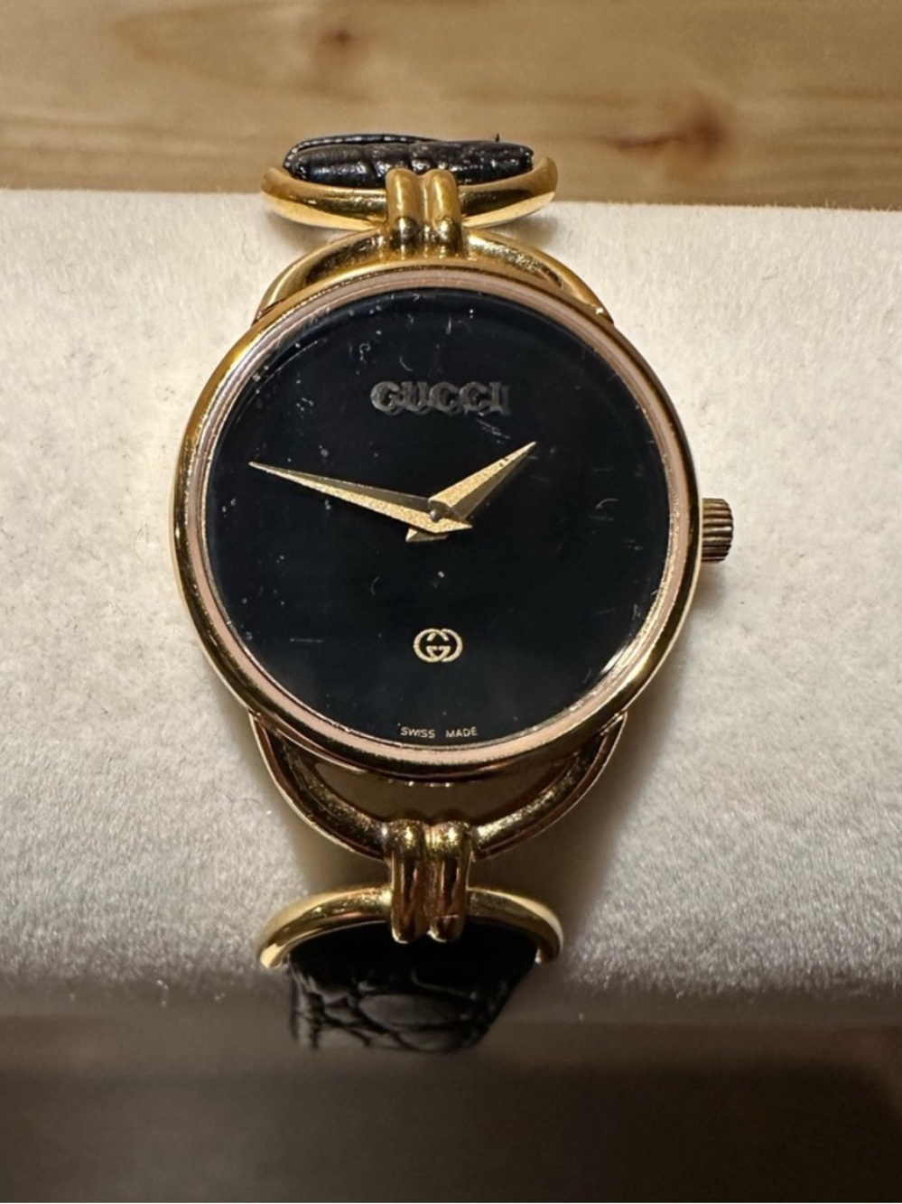 Gucci Vintage Watch 6000 Series Black Dial Gold-Tone Round